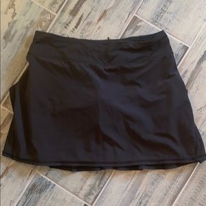 Lululemon Black Ruffle skirt - size 6